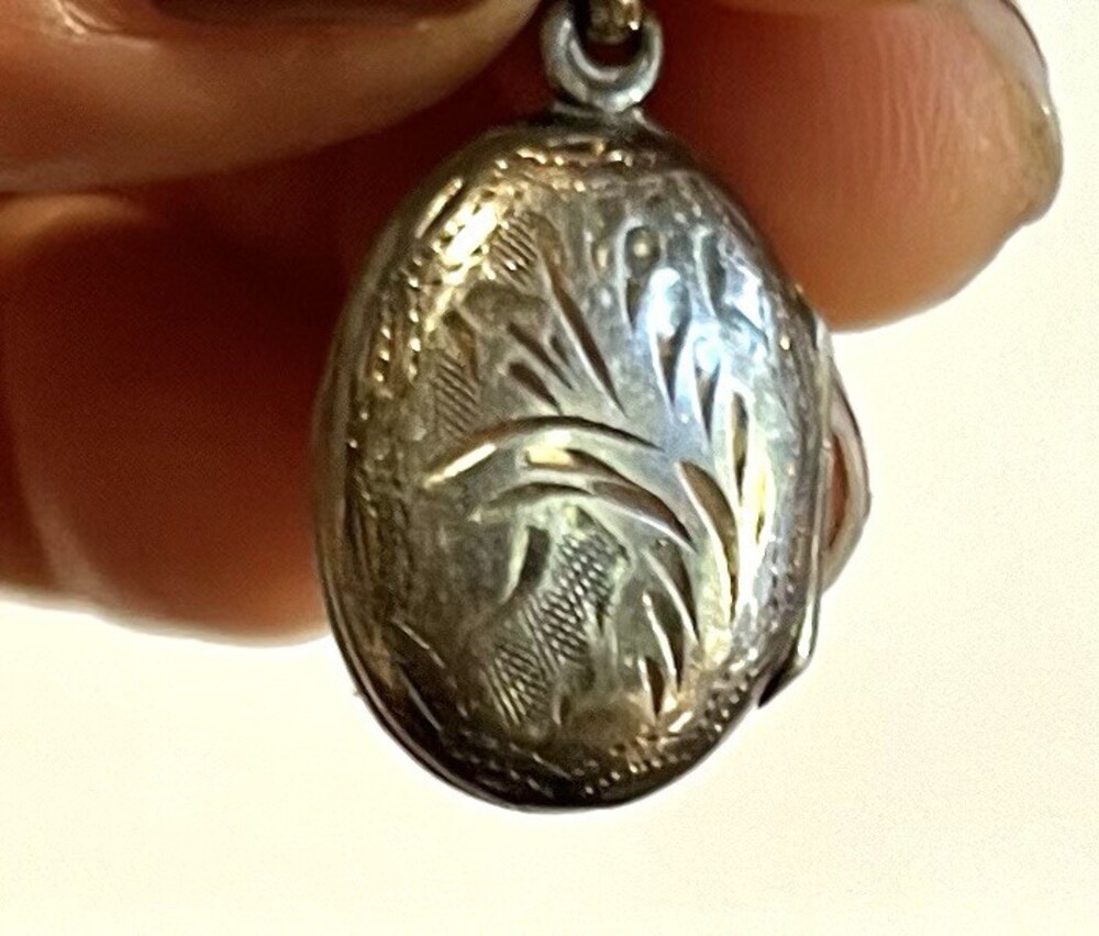 VTG Sterling Locket Necklace Silver 925 Puffy Engraved flowers vintage